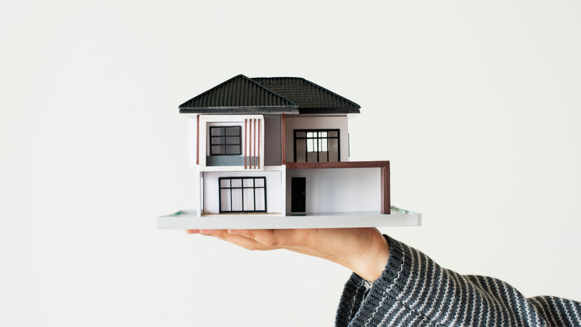 Construire sa maison à Rouen : pourquoi choisir un professionnel pour un projet durable ?